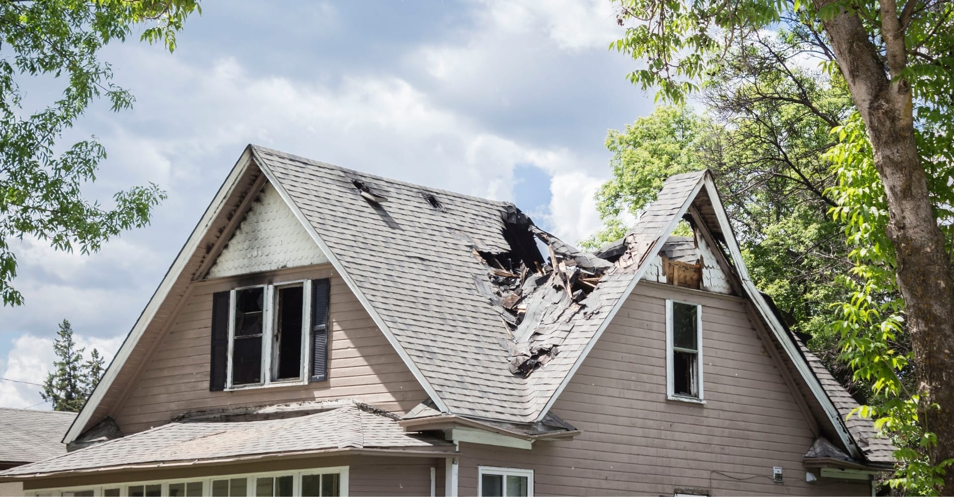 Alconero and Associates - What do insurance companies consider roof damage in Miami